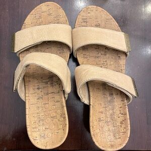 Vionic sandals, style Pepper. Women’s size 10. Very good used condition.